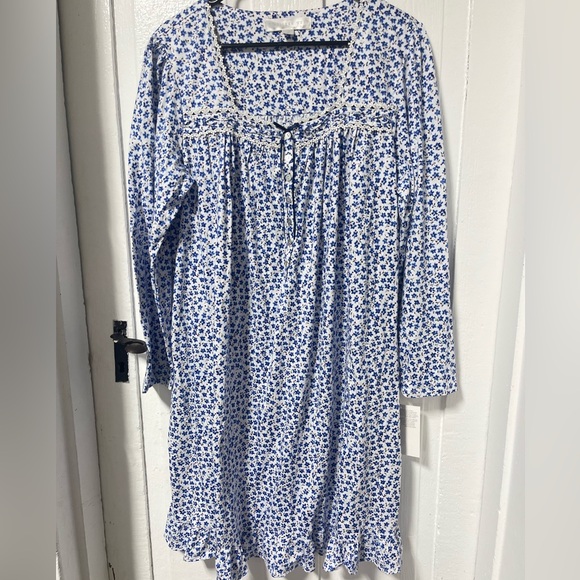 NWT Eileen West Blue Floral Long Sleeve Cotton Nightgown Size medium - Picture 1 of 9